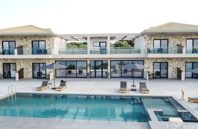 Newly-built Spacious Pool Villa w/Sea View,perfect for Groups & Families!