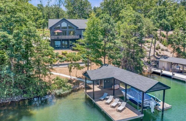 NEWLY BUILT Waterfront Home on Capewood Drive!