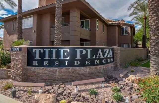 Newly decorated 2 bedroom 2 bath, pool view, upscale neighbourhood,
