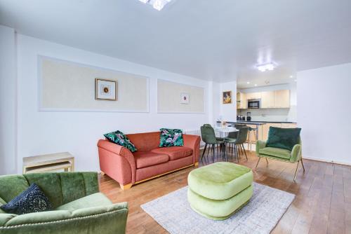 Newly furnished stunning 2 bedroom flat
