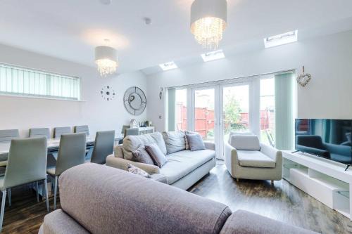 Newly Refurbished 4Bedroom Townhouse by the Etihad