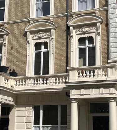 Newly refurbished- Awesome very central flat in famous Notting Hill with a balcony