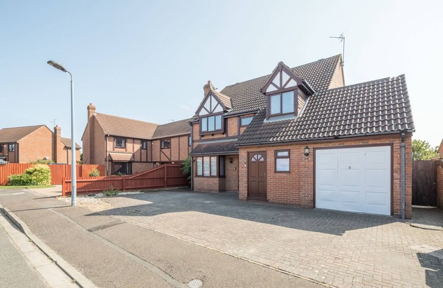 Newly Refurbished Lavish House in Peterborough