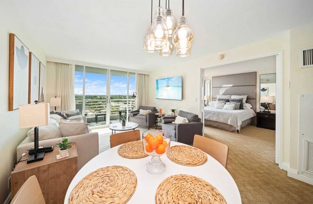 Newly Refurnished 1 BR suite w/Ocean View sleeps 4