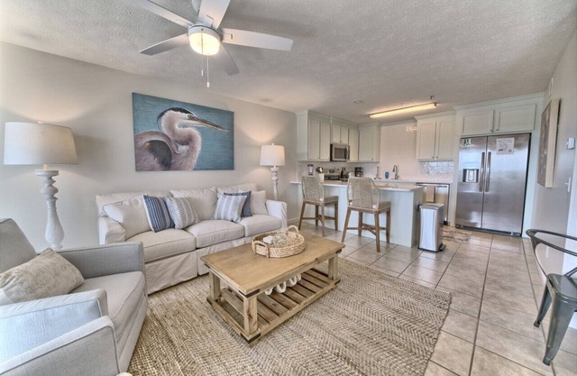 Newly Remodeled Beach Bliss: King Bed & Bunk Twins at Horizon South!
