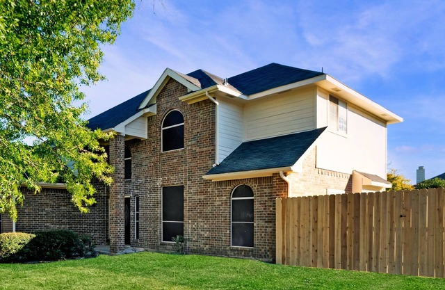 Newly remodeled 5BR 3 Bath w/pool 15 min to DFW airport~