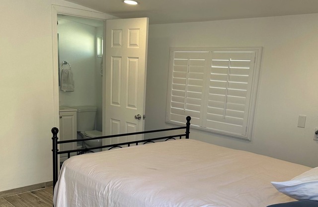Newly Remodeled Bedroom For Rent!