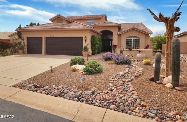 Newly remodeled home in desirable Saddlebrook Community