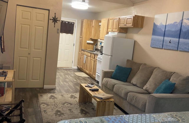 Newly remodeled Sitka Cabin. A quiet retreat in the woods near Seward Alaska