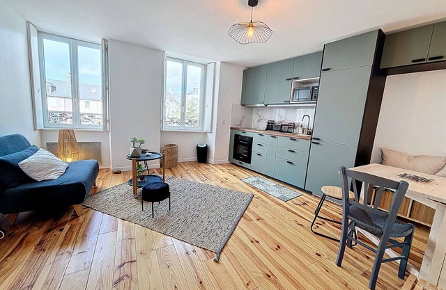 Newly Renovated 1-Bedroom Apartment Near Granville Centre, Secure Residence