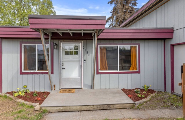 Newly renovated 2 bed/1 bath house 10 minutes away from downtown Anchorage.