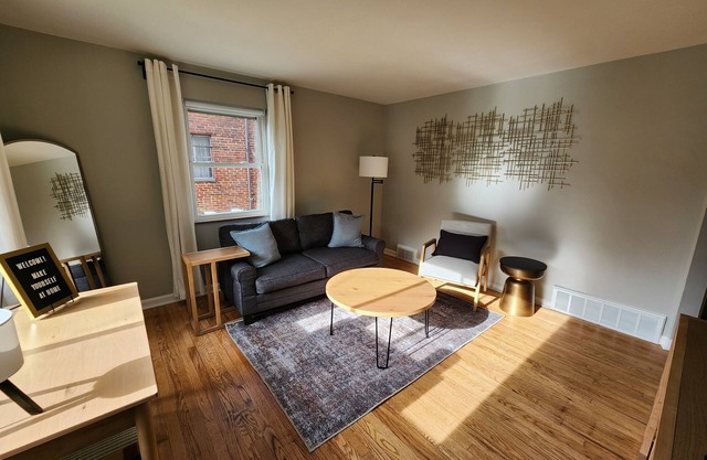 Newly Renovated 2BR Apartment - Short Walk to Hospital and Business District