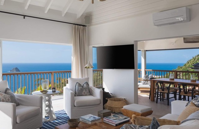 Newly Renovated 3 BDRM Villa w Ocean Views