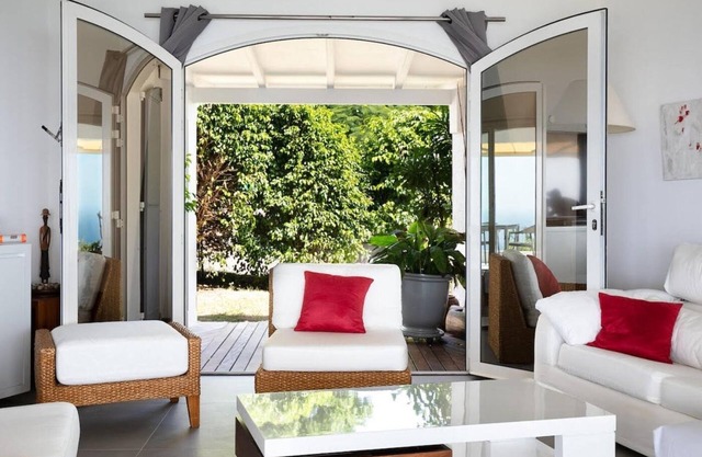 Newly Renovated 3 BDRM Modern Villa w Pool
