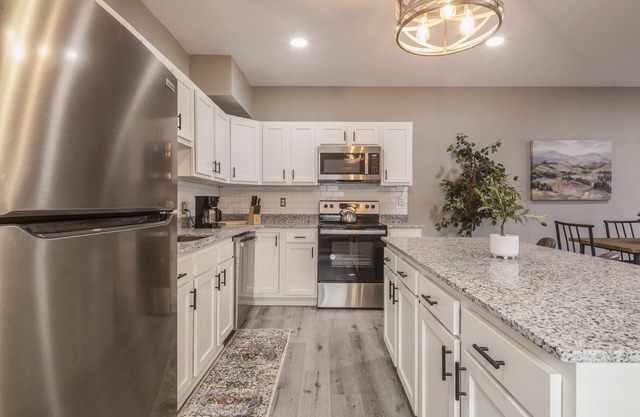 Newly renovated 4BR CozySuites