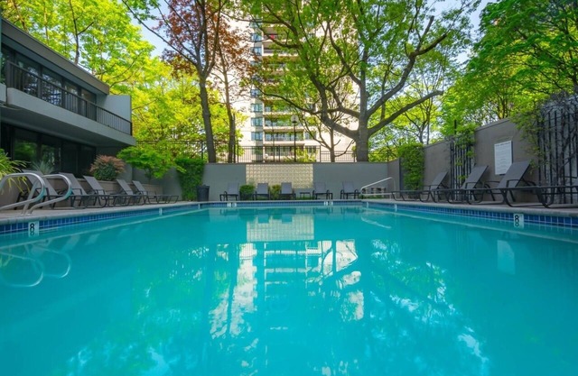 Newly renovated/furnished 2BR condo near PSU/OHSU