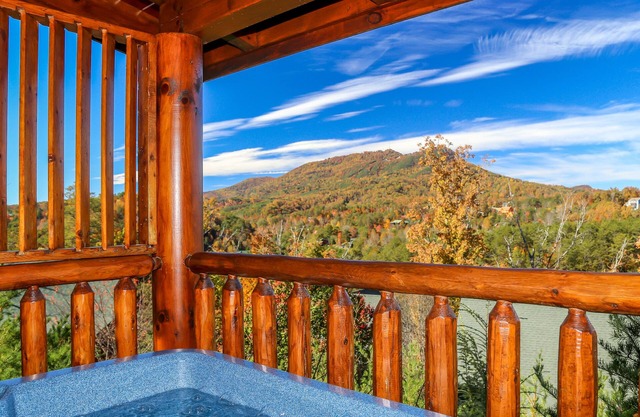 Newly Renovated! Gated Resort, Mini-Golf, Game Loft, Pools, WiFi, What a View!