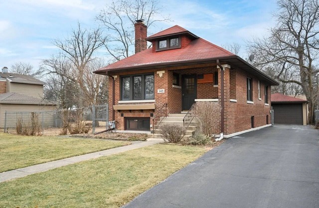 Newly Renovated Historic Chicago Brick Bungalow - Trails, Transit, Tranquility
