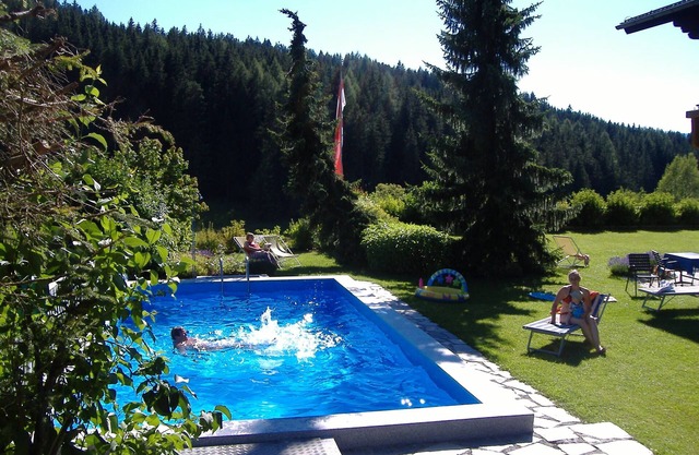Newly Renovated Holiday Apartment Elisabeth with Shared Pool, Mountain Views & WiFi