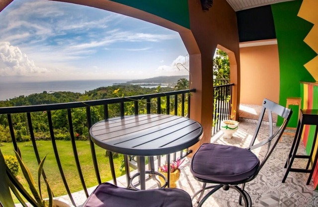 Newly Renovated Luxury 2 Bed/2 Bath Villa