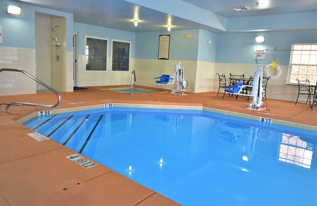 Newly Renovated Suite | Free Daily Breakfast, Pool + Hot Tub Access