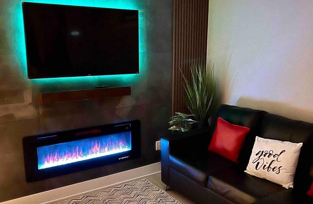 Niagara Getaway across Fallsview! Pet-Friendly!n2-3 Min Drive to Fallsview, nn