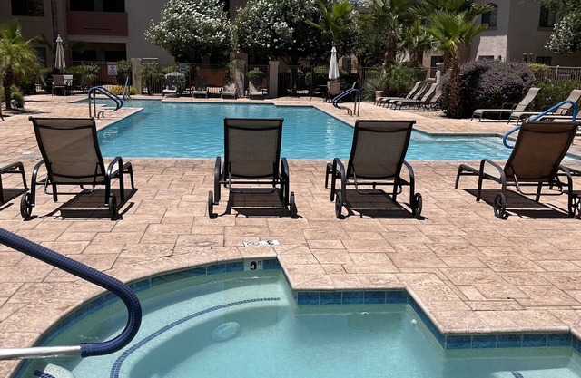 Nice 1 Bedroom Condo near Glendale