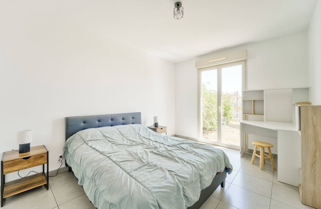 Nice 1BR Flat with garden and private parking