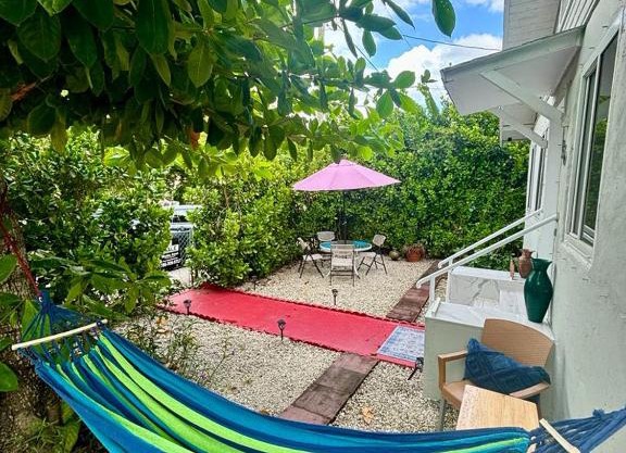 Nice 2 Twin bedroom - Best central location in Miami - Luggage storage, parking and Laundry for free!