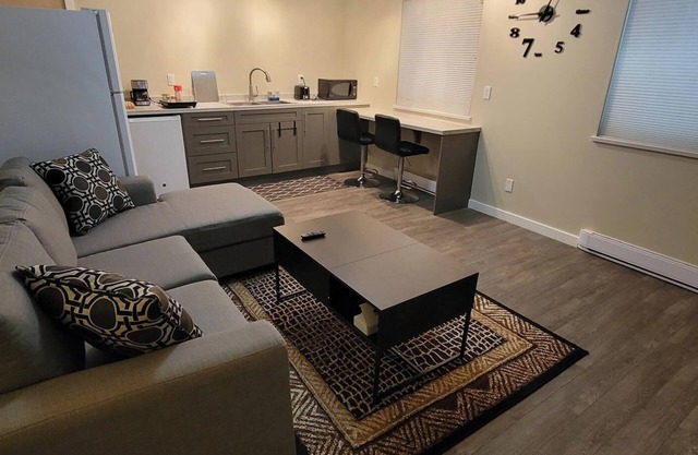 Nice and Cozy Walkout Basement Apartment in Whistle Bend Area
