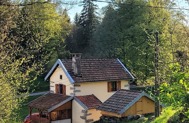 Nice and quiet chalet . located south .