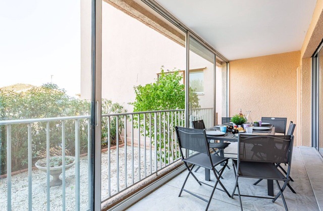 Nice apartment for 6 guests with WIFI, pool, A/C, TV, patio, pets allowed and parking