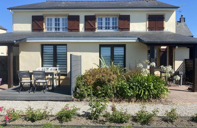 Nice apartment in villa for 4 guests with WIFI, TV, terrace, panoramic view and parking