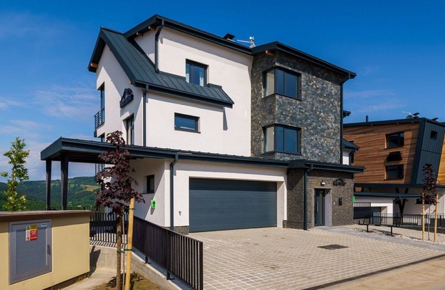Nice apartment for 6 guests with WIFI, TV, balcony and parking