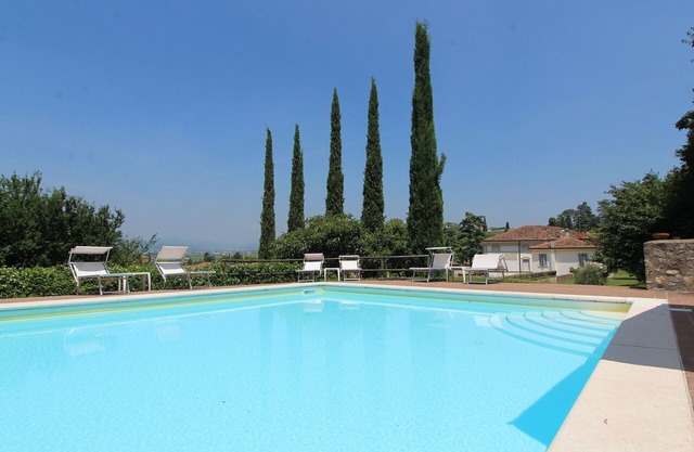 Nice apartment for 8 people with WIFI, A/C, pool and TV, close to Verona