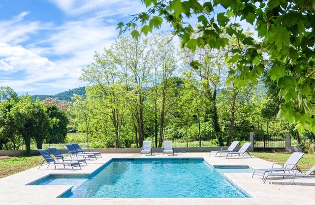 Nice apartment in villa for 4 guests with pool, WIFI, TV, terrace and parking