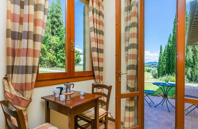 Nice apartment for 4 people with WIFI, pool, A/C, TV, pets allowed and parking