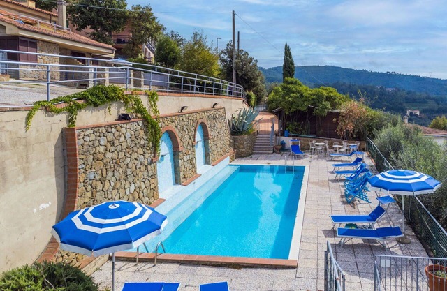 Nice apartment for 4 people with pool, WIFI, TV, terrace, pets allowed, panoramic view and parking