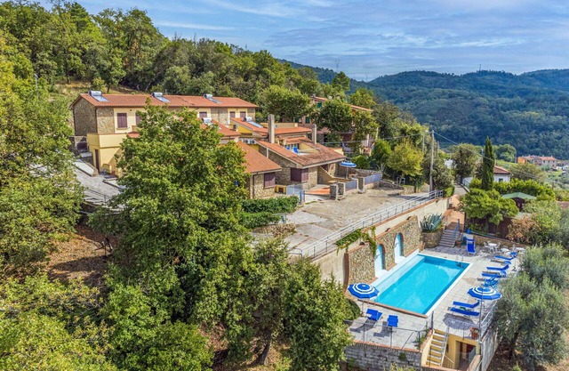 Nice apartment for 4 people with pool, WIFI, balcony, pets allowed, panoramic view and parking
