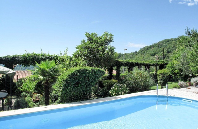 Nice apartment for 4 guests with pool, WIFI, TV, patio, pets allowed and parking