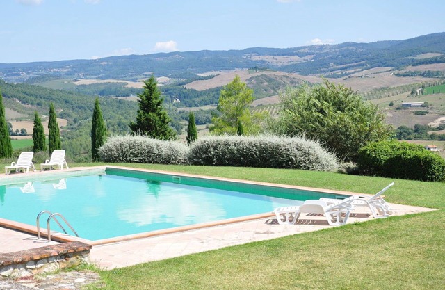 Nice apartment for 4 guests with WIFI, pool, TV, pets allowed, panoramic view and parking