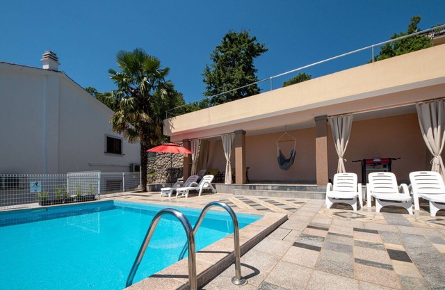 Nice apartment for 4 people with WIFI, A/C, pool, TV, terrace and pets allowed