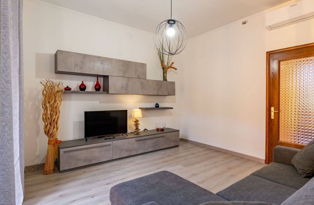 Nice apartment for 5 people with A/C, WIFI, balcony and parking