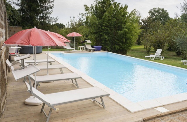 Nice apartment for 9 guests with pool, WIFI, TV and pets allowed