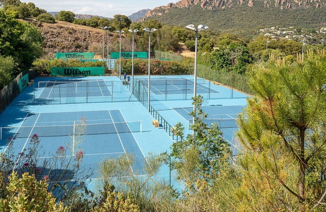 Nice apartment for 4 people with WIFI, pool, TV, patio and pets allowed