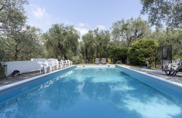 Nice apartment for 4 guests with WIFI, pool, balcony, pets allowed, panoramic view and parking