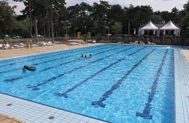Nice apartment in villa for 6 people with A/C, pool, WIFI, TV, terrace and parking