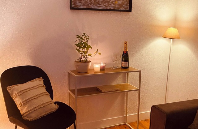 Nice apartment in a building of character, near the beach and the center