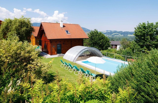 Nice apartment in villa for 4 people with pool, WIFI, TV, terrace and pets allowed