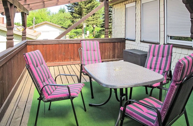 Nice apartment in villa for 4 people with WIFI, TV, patio and parking